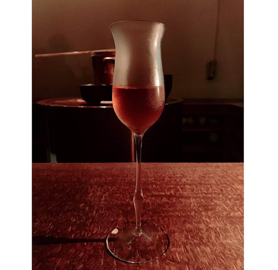 百合華さんのインスタグラム写真 - (百合華Instagram)「福岡の赤坂にひっそりと佇む茶酒房『万 yorozu』でまったりタイム🍵💕﻿ ﻿ ﻿ 『季節の日本茶と和菓子のコース』をいただきました✨﻿ ﻿ こちらのお店では日本茶の価値の高さを再確認🥰﻿ ﻿ 煎茶の最高峰『伝統本玉露』の茶葉を使った１煎目のチビっと感には衝撃を受けましたが、１種類の茶葉だけで幾つもの味わいを体感する事が出来る奥深いお店に出逢えました❤️﻿ ﻿  #japan﻿ #日本﻿ #fukuoka ﻿ #福岡﻿ #赤坂﻿ #万﻿ #yorozu﻿ #茶酒房﻿ #日本茶﻿ #日本茶専門店﻿ #玉露﻿ #伝統本玉露﻿ #煎茶﻿ #最高峰﻿ #衝撃﻿ #奥深い﻿ #美食﻿ #美食家﻿ #aumoグルメ﻿」2月22日 14時53分 - yurika.lovelily