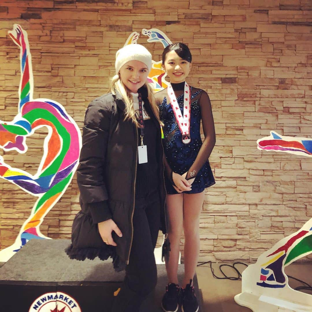 ナタリヤ・ポポワのインスタグラム：「Congratulations Alice on your Bronze medal today! 🥉✨⛸ “We delight in the beauty of the butterfly, but rarely admit the changes it has gone through to achieve that beauty.”🦋 -Maya Angelou  #figureskating #skateontario #rtc #onwardsandupwards」