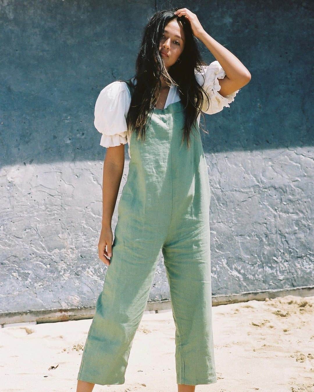 Tamikoのインスタグラム：「cozy in @gilliaclothing shot by @meltjoeng 💚」