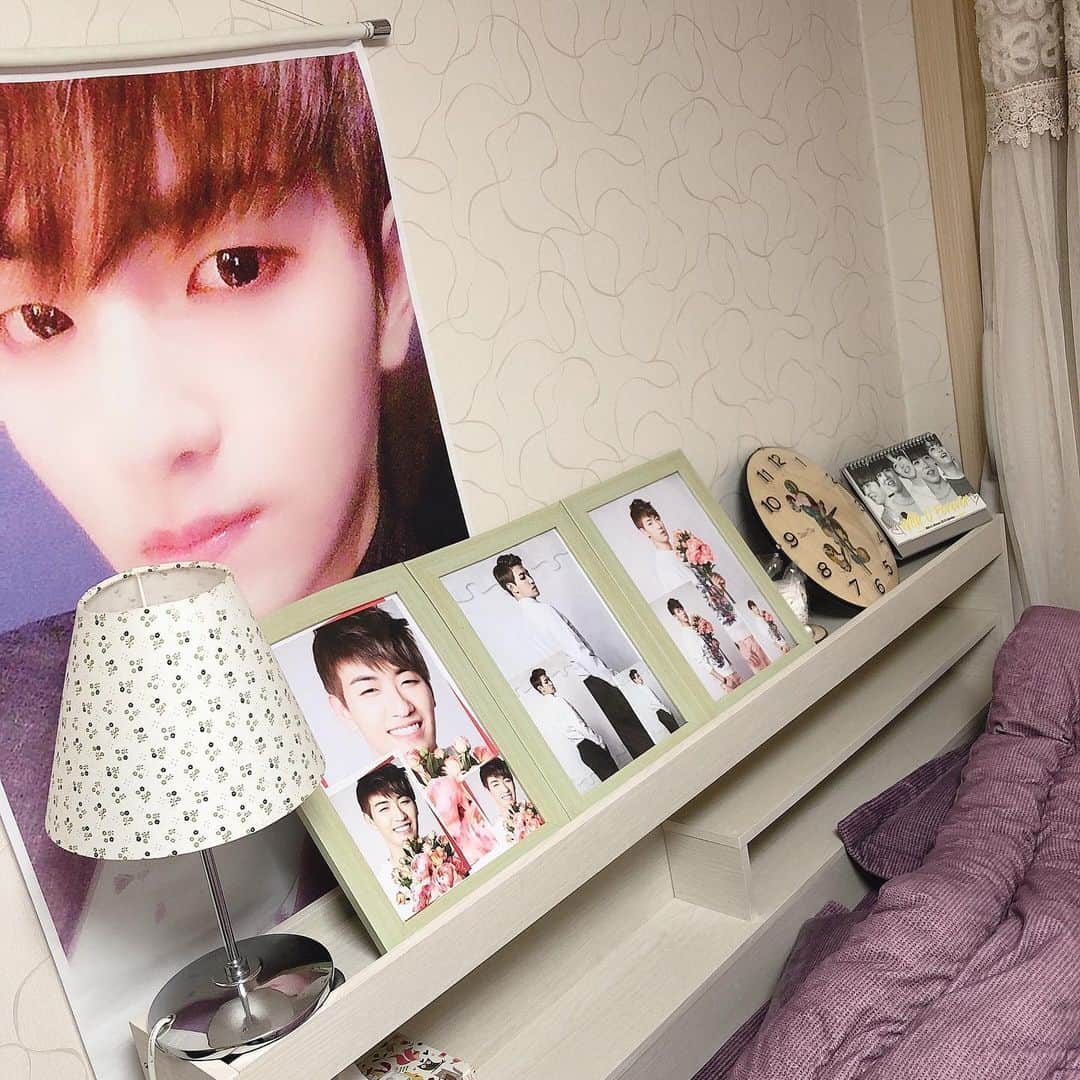 ヒョクジン さんのインスタグラム写真 - (ヒョクジン Instagram)「내가 없는 곳이 없는 우리집 🏠  엄마 불끄면 무서워 누가 자꾸 쳐다보는것같아 😯 #어머니감성 #집꾸미기」2月22日 14時57分 - 100per_hj