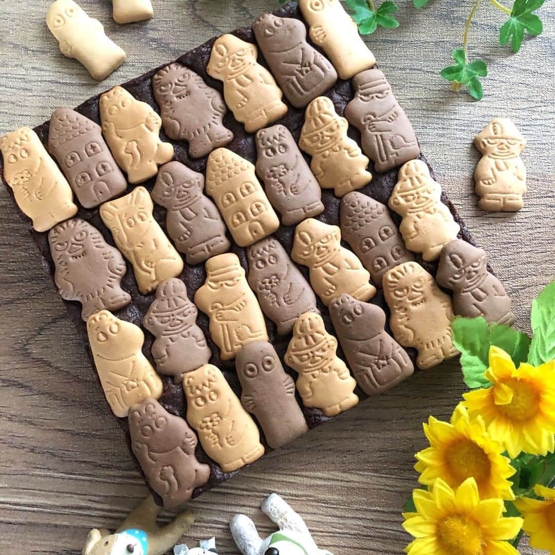 SnapDishさんのインスタグラム写真 - (SnapDishInstagram)「＊よみもの＊【チョコレート菓子の定番になりました♡クッキーブラウニー♪】 . SnapDishでは季節のお役立ち記事を毎月数回にわたり配信しています♪ 本日はもはや定番にもなりつつある、”クッキーブラウニー””をまとめた記事をご紹介！ 記事はこちらから↓↓ https://snapdish.co/books/5e214a6f6ed11f077b0cabf0/ . クッキーを埋め込んで焼く！クッキーブラウニー メッセージも焼き込んで♡ 年々可愛さが増していきます♪ . ☆今回の記事でご紹介した投稿はこちらから☆↓↓ hari-co ＊ はりこさん https://snapdish.co/d/85Cqna くっきいママさん https://snapdish.co/d/LLmTDa ゆぅさん https://snapdish.co/d/W8v9ma さえちゃんさん https://snapdish.co/d/DCn1ja tomoさん https://snapdish.co/d/O0CXja seaさん https://snapdish.co/d/nuOCma namimoさん https://snapdish.co/d/zKfySa せいこさん https://snapdish.co/d/Tmnnfa #SnapDish#スナップディッシュ #おうちごはん #AI料理カメラ #料理専用カメラ #フォトジェニックトレンド #料理好きな人と繋がりたい#器好き #料理 #手料理 #レシピ #デザート #スイーツ #おやつ #お菓子 #グルメ #手作りスイーツ #クッキーブラウニー #ブラウニー #cooking #homemade #sweets #food」2月22日 15時00分 - snapdish