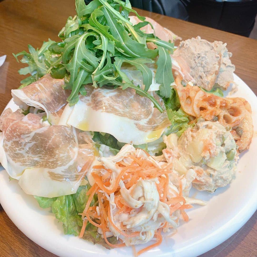 岩瀬玲さんのインスタグラム写真 - (岩瀬玲Instagram)「久々にペタロへ💕💕💕 やっぱり美味しい そしてボリュームすごい😂😂 夜いきたいなー  #petalo  #ペタロ #渋谷ストリーム #ラザニア」2月22日 15時20分 - akirakkuma