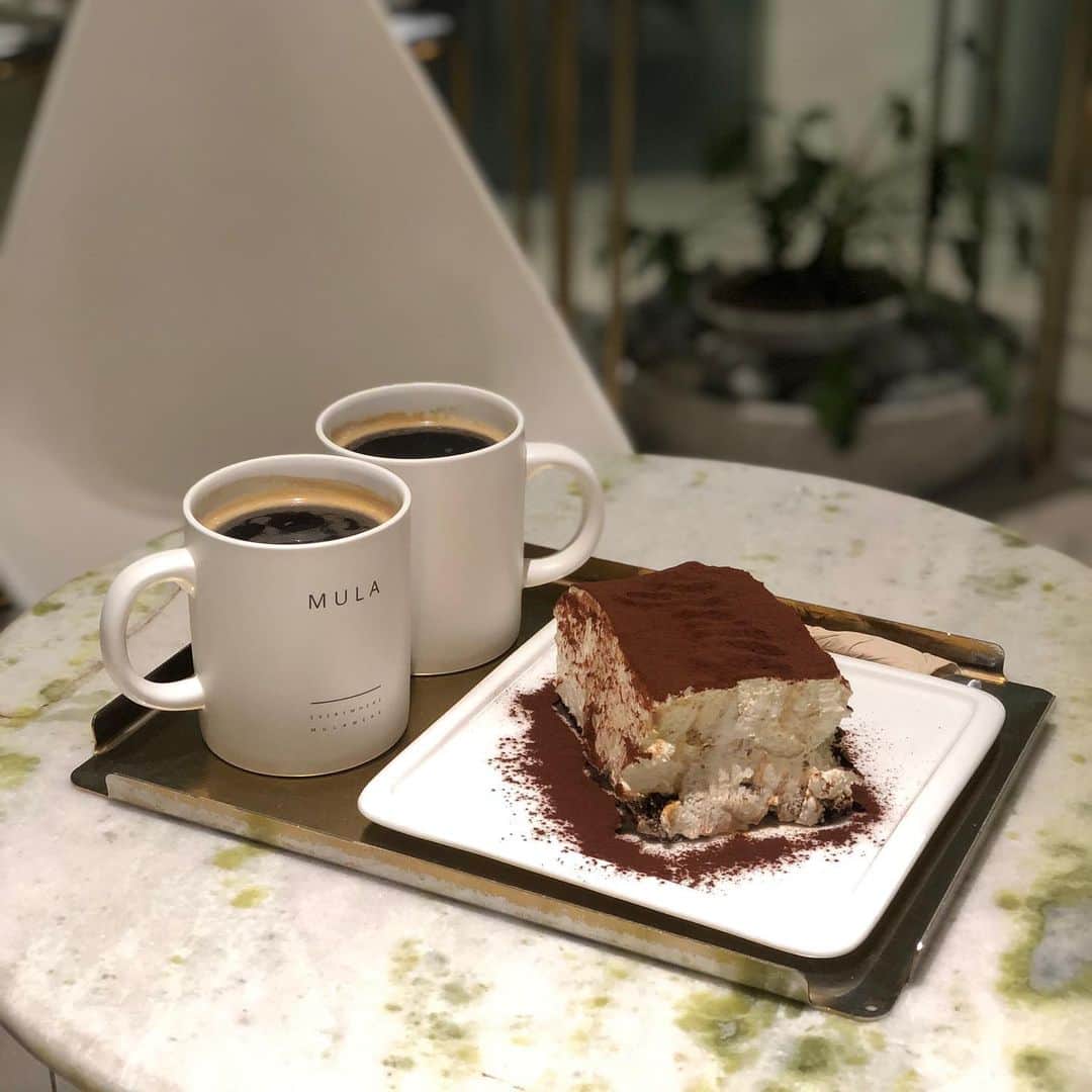 キュリ さんのインスタグラム写真 - (キュリ Instagram)「저는 맛집만 다녀요😝🍱🥢 . . . 네일 맛집은 #위치네일스」2月22日 15時13分 - qtfreet