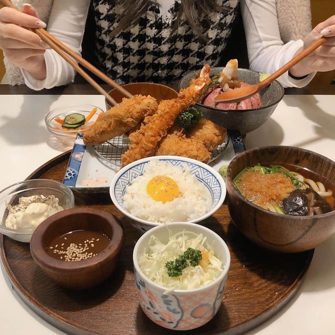 キュリ さんのインスタグラム写真 - (キュリ Instagram)「저는 맛집만 다녀요😝🍱🥢 . . . 네일 맛집은 #위치네일스」2月22日 15時13分 - qtfreet