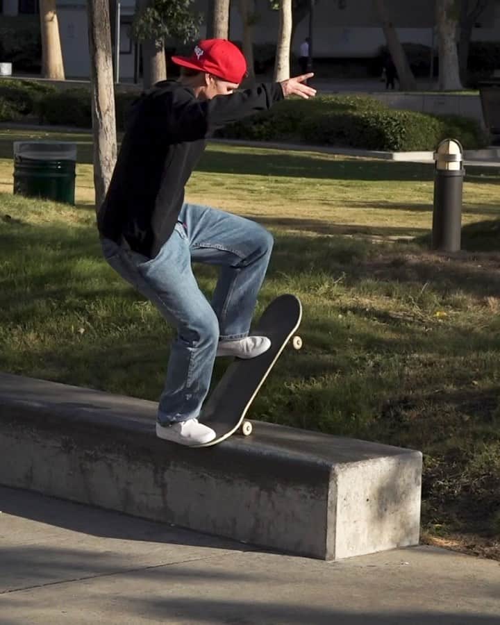 シェーン・オニールのインスタグラム：「Nollie noseblunt nollie tre」