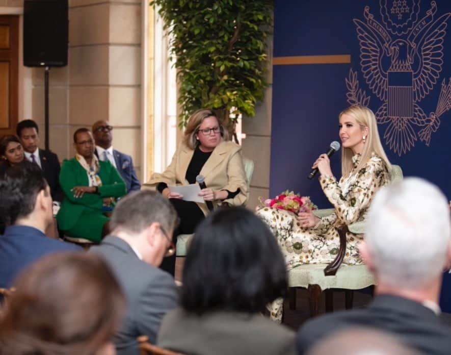 イヴァンカ・トランプさんのインスタグラム写真 - (イヴァンカ・トランプInstagram)「It was an honor to join over 140 Ambassadors from the Diplomatic Corps at the Blair House to discuss #WGDP!」2月22日 7時01分 - ivankatrump