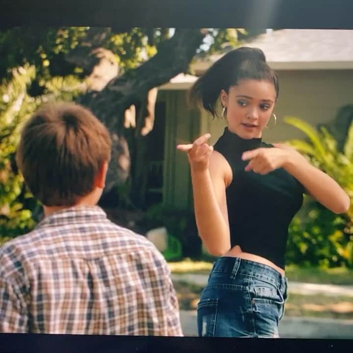 ルナ・ブライズ・ボイドのインスタグラム：「5 YEARS AND 6 SEASONS LATER! I WAS 12 YRS OLD IN THIS VIDEO LMAO. GRATEFUL GRATEFUL GRATEFUL. dancing as a wannabe 90s jlo kick started my career and i owe every second of it to this show. the role of a lifetime. what a journey it’s been😭 memories for a lifetime. A LONG RIDE WE HAD. I HOPE YOU ENJOYED OUR SHOW OVER THE YEARS AS MUCH AS WE LOVED MAKING IT FOR YOU! THE SERIES FINALE OF @freshofftheboatabc TONIGHT ON ABC ! 😭😭😭💞 #freshofftheboat」