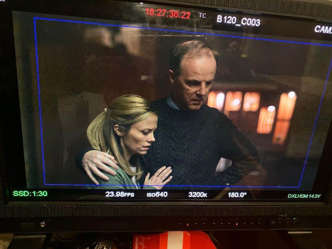 クレア・コフィーのインスタグラム：「So sorry, darling, but it looks like I’ve burned the casserole once more. JK - BIG MARITAL DRAMA TONIGHT on @nbclincolnrhyme !! 8pm! Watch! @nbc」