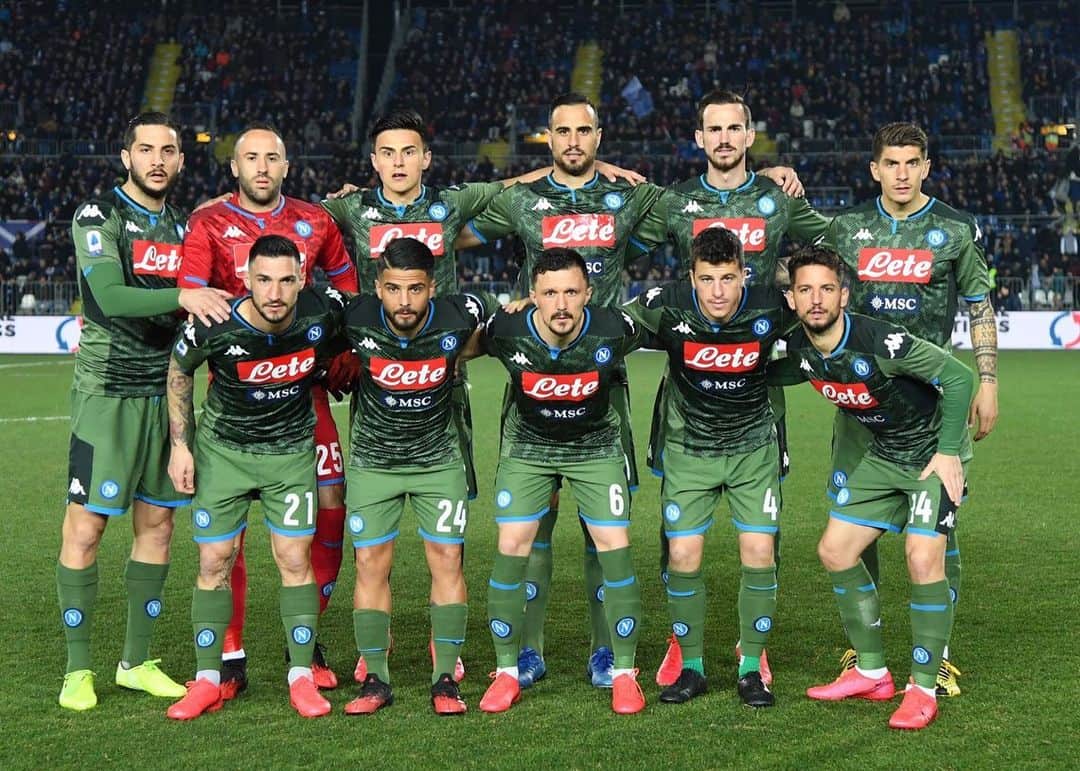 ダビド・オスピナのインスタグラム：「Andiamo avanti, 3 punti importanti! // Seguimos adelante, 3 puntos importantes! #ForzaNapoliSempre」