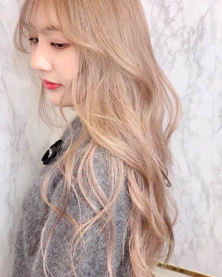 原涼香のインスタグラム：「𝙆𝙤𝙧𝙚𝙖𝙣 𝙗𝙡𝙤𝙣𝙙 𝙗𝙚𝙞𝙜𝙚 ♡♡ 上品なハイトーンがかわいい🇰🇷✨ menu .. ✔︎ 韓国レイヤーカット ✔︎ 2〜3ケアブリーチ ✔︎ プレミアムカラー ㅤㅤㅤㅤㅤㅤㅤㅤㅤㅤㅤㅤㅤ 前回のピンクの色落ち サナみたいでかわいかった💗 ㅤㅤㅤㅤㅤㅤㅤㅤㅤㅤㅤㅤㅤ」