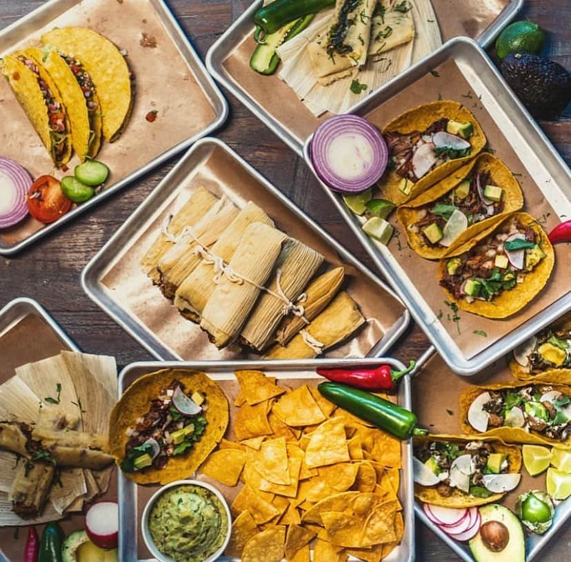Palms Casino Resortのインスタグラム：「Now you can get your favorite smoked meats in tacos and/or tamales EVERY DAY at @mabelsbbqlv $4: pork shoulder, smoked chicken, beef brisket, smoked mushroom (vegetarian) and ‘Merican! $3 Tamales: KC bbq brisket, smoked chicken, pork shoulder or cheese and jalapeño (vegetarian)」