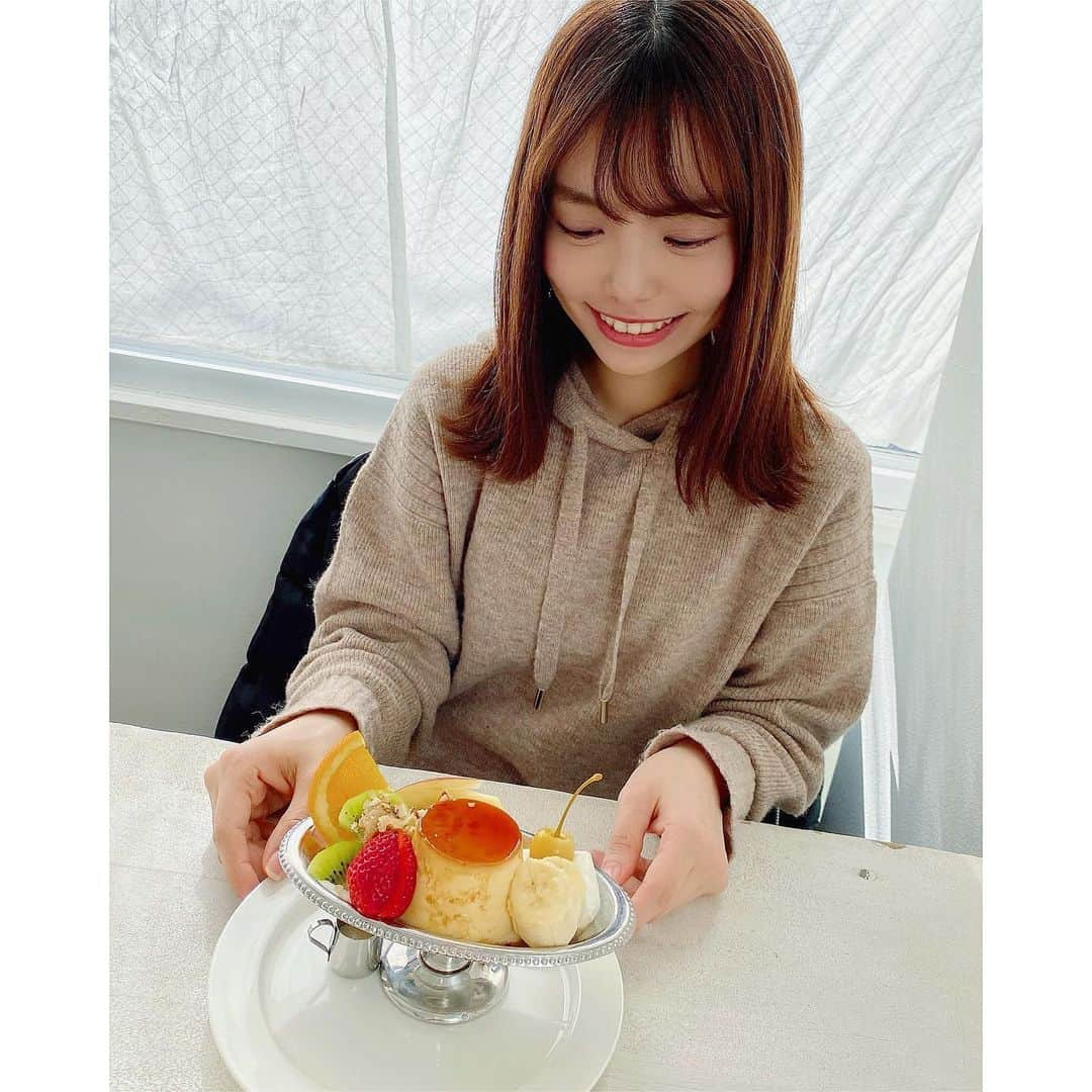 渕上舞さんのインスタグラム写真 - (渕上舞Instagram)「🍮🍎🥝🍒🍊﻿ ﻿ ﻿ カレーからのプリン。﻿ 幸せすぎるランチでした☺︎﻿ ﻿ #くらすこと #プリンアラモード  #福岡カフェ #福岡グルメ #薬院カフェ巡り#sweets #lunchtime #cafestagram #instalike #instagood #福岡カフェ巡り」2月22日 15時32分 - mai_fuchigami_48