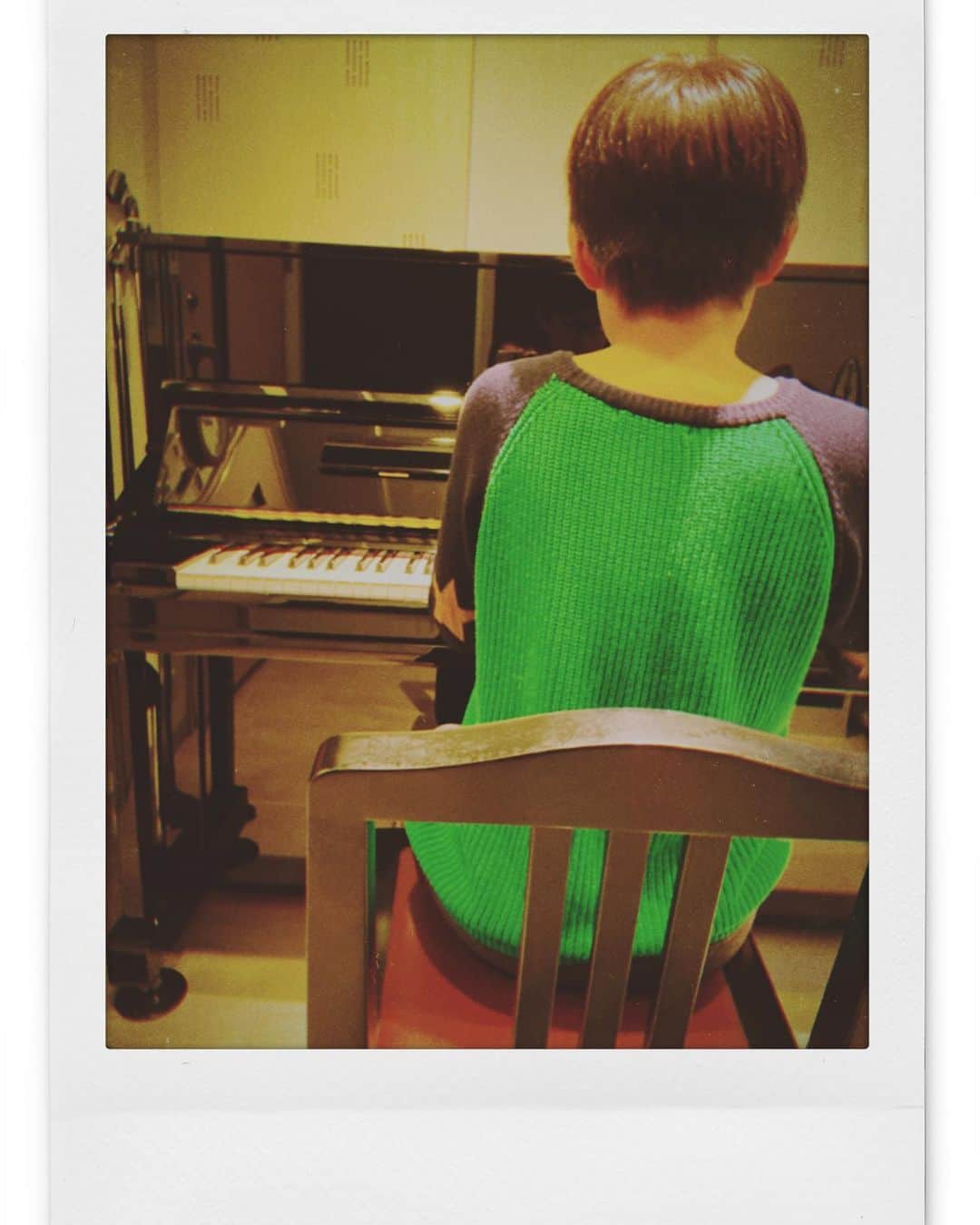 松本英子のインスタグラム：「明日はピアノのグレード試験🎹  習い事の中で一番続いているピアノ。。 落ち着きない男子も、ピアノ弾いてる時だけは集中しておとなしいw  もっと練習してくれれば...尚よろしいんだけどなぁ😅  #piano #6年生 #YAMAHA」
