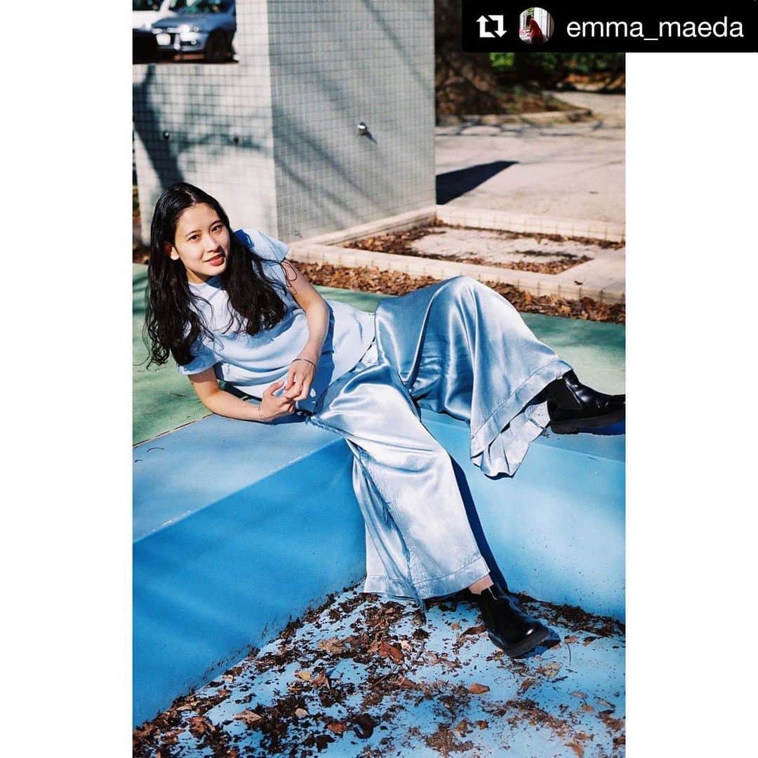 ZUCCa official Instagramさんのインスタグラム写真 - (ZUCCa official InstagramInstagram)「#Repost @emma_maeda with @get_repost ・・・ ZUCCAのムック本に登場させていただきました。本日発売です。 ズッカのムック本は、いつも面白くて、何年も前から集めていて、いつか載りたいなって思っていたからうれしい。 自分でコーデも組ませていただきました。 これは、アザーカット。写真は松木さん @matsukikousuke  松木さんと撮影すると、その後いろいろ素敵なお仕事が舞い込むジンクスが自分の中にある。チェックしてみてください。 @zucca_official @multimedia_tkj #zucca」2月22日 10時13分 - zucca_official