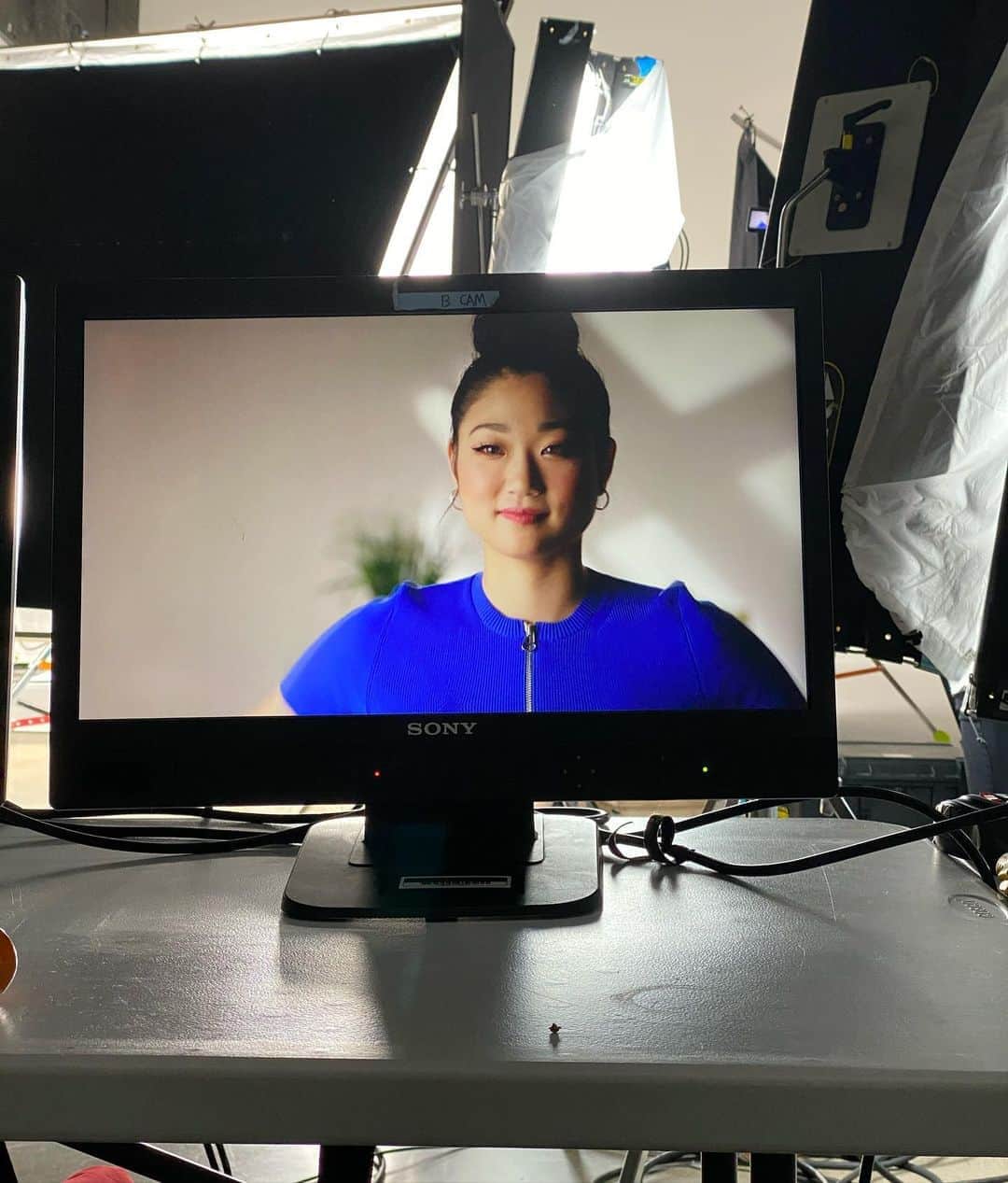 長洲未来のインスタグラム：「I did a really stupid thing and got a haircut for $19.99. It’s really bad, but thank god I have people like @beautybycrystal to salvage my hair and makeup. I might actually go to a real salon next time. 😂」