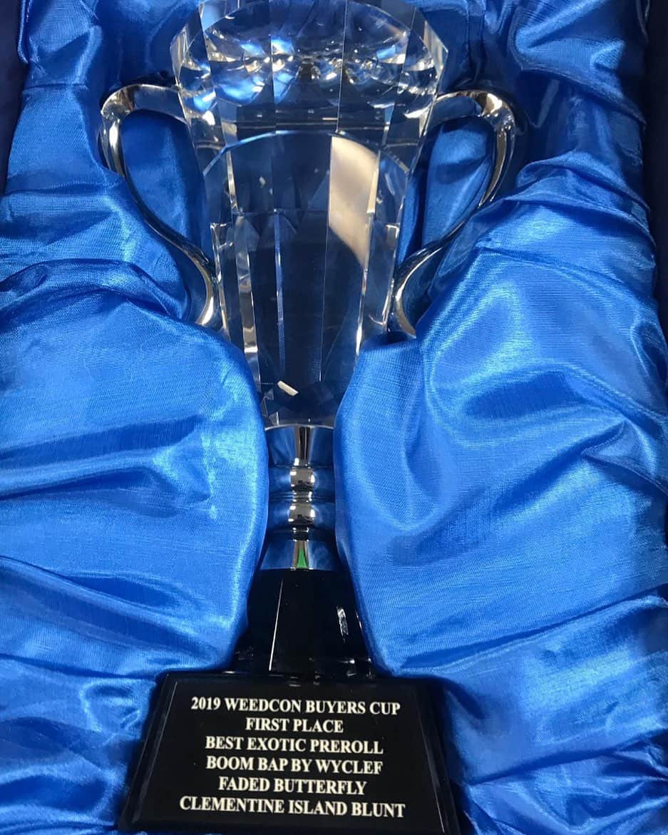 ワイクリフ・ジョンのインスタグラム：「Jersey we brought the trophy home number one for Best Exotic Preroll California love ... this is not  just another weed company Boombap is gonna give jobs and change lives build countries」