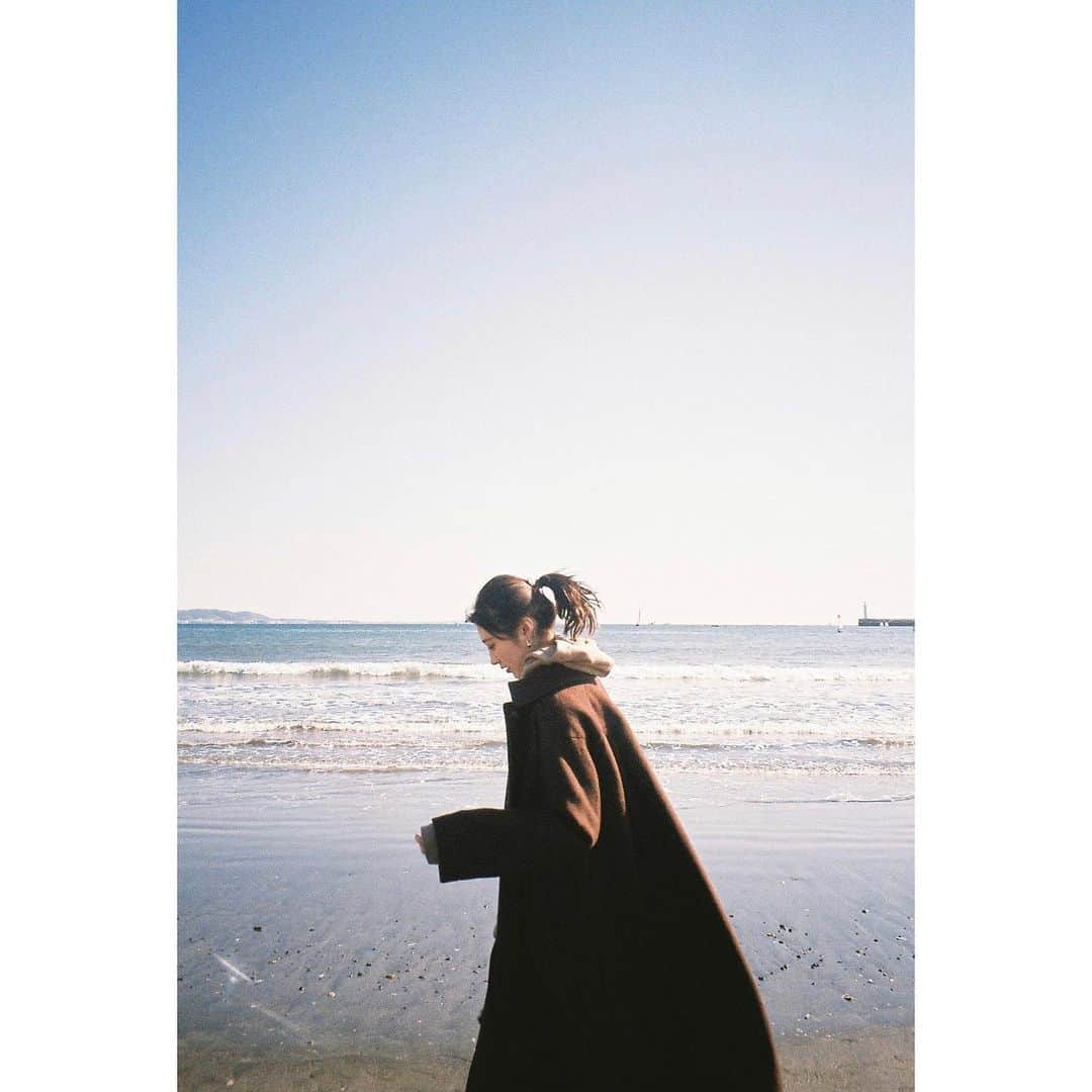 小山莉奈さんのインスタグラム写真 - (小山莉奈Instagram)「現像しに行ったら まだ海の写真があった(▰╹◡╹▰)」2月22日 11時04分 - koyama_rina