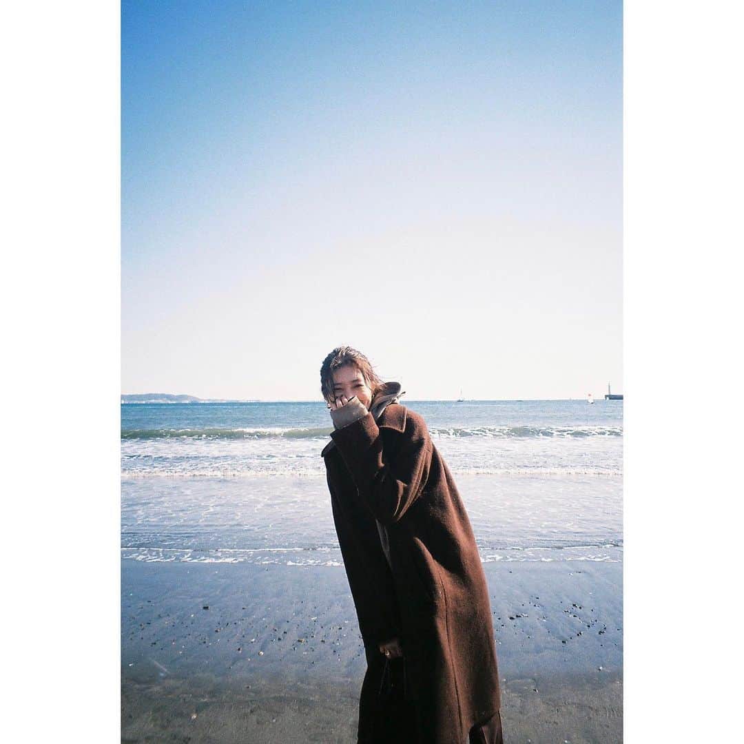 小山莉奈さんのインスタグラム写真 - (小山莉奈Instagram)「現像しに行ったら まだ海の写真があった(▰╹◡╹▰)」2月22日 11時04分 - koyama_rina