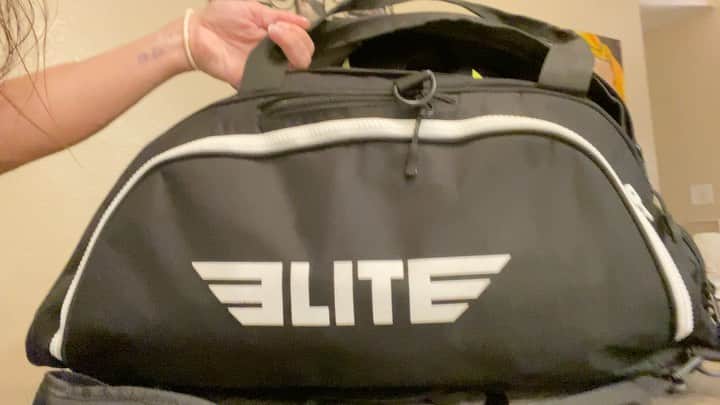 マッケンジー・ダーンのインスタグラム：「I love my new @elitesportscompany gear! I can’t wait to put it to good use leading up to my @ufc fight April 25. Check out their full line of products at elitesports.com」
