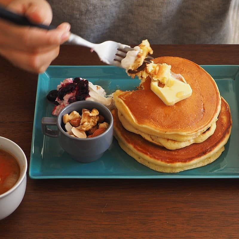 有限会社マルヒロさんのインスタグラム写真 - (有限会社マルヒロInstagram)「おはようございます！⁠⠀ ⁠⠀ 新生活の準備などだんだん忙しくなってきますね🙌 ⁠⠀ Seoson01の「スクエアプレート」は、ワンプレートや⁠メインディッシュを盛るのにおすすめですよ～！⁠⠀ ⁠⠀ 本日も17時まで営業しております！⁠⠀ ⁠⠀⁠⠀ #マルヒロ⠀⠀⁣⠀⁣⠀⁣⠀⠀⠀⠀⠀⠀⁠⠀⁠⠀⁠⠀⁠⠀⁠⠀ #マルヒロ直営店 #新生活⠀⠀⁣⠀⁣⠀⁣⠀⠀⠀⠀⁠⠀⁠⠀⁠⠀⁠⠀ #maruhiro⠀⠀⁣⠀⁣⠀⁣⠀⠀⠀⠀⠀⠀⁠⠀⁠⠀⁠⠀⁠⠀⁠⠀ #HASAMI⠀⠀⁣⠀⁣⠀⁣⠀⠀⠀⠀⠀⠀⁠⠀⁠⠀⁠⠀⁠⠀⁠⠀ #BARBAR⠀⠀⁣⠀⁣⠀⁣⠀⠀⠀⠀⠀⠀⁠⠀⁠⠀⁠⠀⁠⠀⁠⠀ #波佐見焼⠀⠀⁣⠀⁣⠀⁣⠀⠀⠀⠀⠀⠀⁠⠀⁠⠀⁠⠀⁠⠀⁠⠀ #波佐見町⠀⠀⁣⠀⁣⠀⁣⠀⠀⠀⠀⠀⠀⁠⠀⁠⠀⁠⠀⁠⠀⁠⠀ #やきもの⠀⠀⁣⠀⁣⠀⁣⠀⠀⠀⠀⠀⠀⁠⠀⁠⠀⁠⠀⁠⠀⁠⠀ #うつわ⁠⠀⁠⠀⁠⠀⁠⠀⁠⠀ ⁣#器⠀⠀⁣⠀⁣⠀⁣⠀⠀⠀⠀⠀⠀⁠⠀⁠⠀⁠⠀⁠⠀⁠⠀ #焼き物⠀⠀⁣⠀⁣⠀⁣⠀⠀⠀⠀⠀⠀⁠⠀⁠⠀⁠⠀⁠⠀⁠⠀ #はさみやき⁣⠀⁣⠀⁣⠀⠀⠀⠀⠀⠀⁠⠀⁠⠀⁠⠀⁠⠀⁠⠀ #暮らし⁠⁣⠀⁣⠀⁣⠀⠀⠀⠀⁣⠀⠀⁣⠀⁣⠀⠀⠀⁠⠀⁠⠀⁠⠀⁠⠀ #スクエアプレート⁠⠀⁠⠀⁠⠀⁠⠀ #カップ⁠⠀⁠⠀⁠⠀ #ワンプレート⠀⠀⁣⠀⁣⠀⠀⠀⠀⠀⠀⠀⠀⠀⁠⠀ #テーブルウェア⁣⠀⁣⠀⠀⠀⠀⁠⠀⁠⠀⁠⠀⁠⠀⁠⠀ #食卓⁣⠀⁣⠀⠀⠀⠀⠀⠀⁠⠀⁠⠀⁠⠀⁠⠀⁠⠀ #食器⁣⠀⁣⠀⠀⠀⠀⠀⠀⁠⠀⁠⠀⁠⠀⁠⠀⁠⠀ #gift⠀⠀⁣⠀⁣⠀⁣⠀⠀⠀⠀⠀⠀⁠⠀⁠⠀⁠⠀⁠⠀⁠⠀ #porcelain⠀⠀⁣⠀⁣⠀⁣⠀⠀⠀⠀⠀⠀⁠⠀⁠⠀⁠⠀⁠⠀⁠⠀ #ceramics⁣⠀⁣⠀⠀⠀⠀⠀⠀⁠⠀⁠⠀⁠⠀⁠⠀⁠⠀ #tableware⁣⠀⠀⠀⠀⁠⠀⁠⠀⁠⠀⁠⠀⁠⠀ #plate⠀⁣⠀⠀⁠⠀」2月22日 11時14分 - maruhiro.hasami