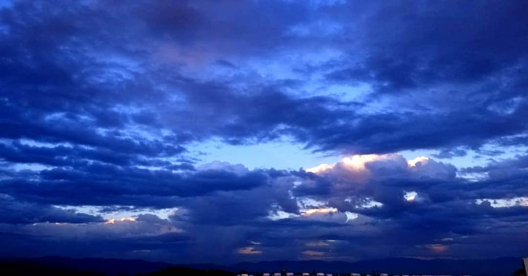 ライアン・ガスマンさんのインスタグラム写真 - (ライアン・ガスマンInstagram)「A perk of workin 12+ hours is watchin the sunsets」2月22日 11時22分 - ryanaguzman