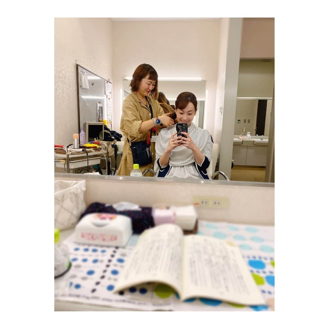 實石あづささんのインスタグラム写真 - (實石あづさInstagram)「. そもそもドラマ出演は 今回初めてで、 全てにソワソワしてる中 現場に行ったら台詞が追加されているではないか🥶 ちょっと焦りました🥺 が！ 無事乗り切れましたー。冷や汗😂 あづさの経験値が上がった！ テッテレー！ . #ドラマ #ドラマ撮影 #撮影  #tv #フリーアナウンサー #ccj  #實石あづさ」2月22日 11時45分 - azusa_jitsuishi