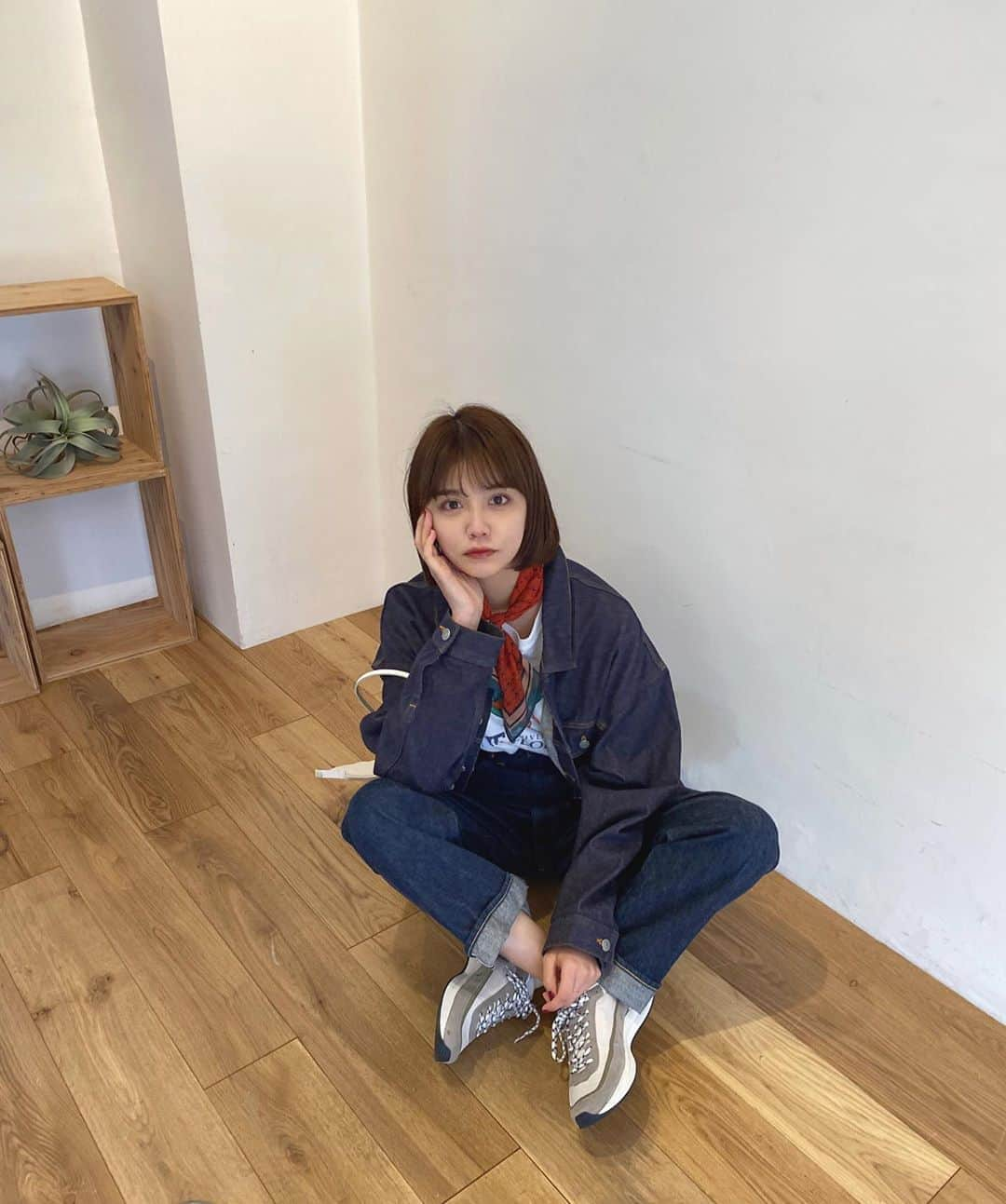 村田倫子さんのインスタグラム写真 - (村田倫子Instagram)「#りんこーで  デニムにデニム。 jacket @harvesty_official  denim @anatomica_tokyo_nihonbashi  sneaker @apc_paris  scarf @casselini_official」2月22日 11時59分 - rinco1023