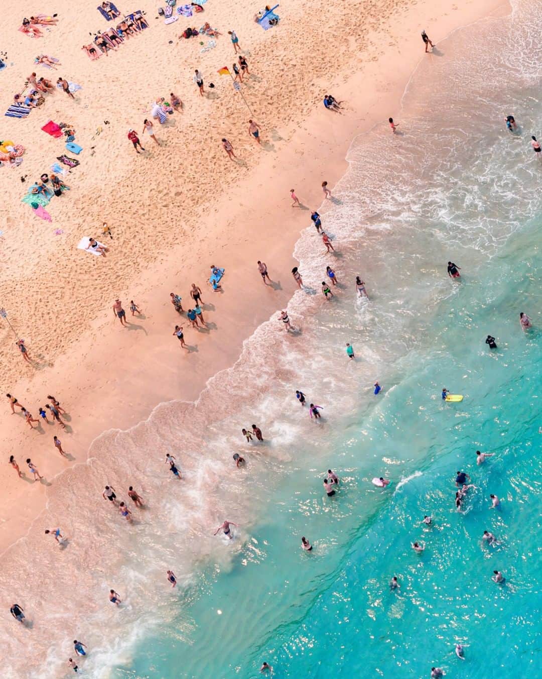 Nikon Australiaさんのインスタグラム写真 - (Nikon AustraliaInstagram)「"Every summer I take a doors off helicopter ride over Sydney to capture the beaches from the air. I love the perspective of all the swimmers in the ocean. This year, I went between Christmas and New Year and the beaches were packed! ⁣ ⁣ The Nikon Z 7 and the NIKKOR 70- 200mm f/2.8 were the perfect combination to shoot with" - @nikkibings⁣ ⁣ Camera: Nikon Z 7 ⁣ Lens: AF-S NIKKOR 70-200mm f/2.8G ED VR II with FTZ adapter⁣ Settings: f/7.1 | 1/1000s | ISO 250⁣ ⁣ ⁣ #MyNikonLife #NikonAustralia #oceanphotography  #Nikon」2月22日 12時01分 - nikonaustralia