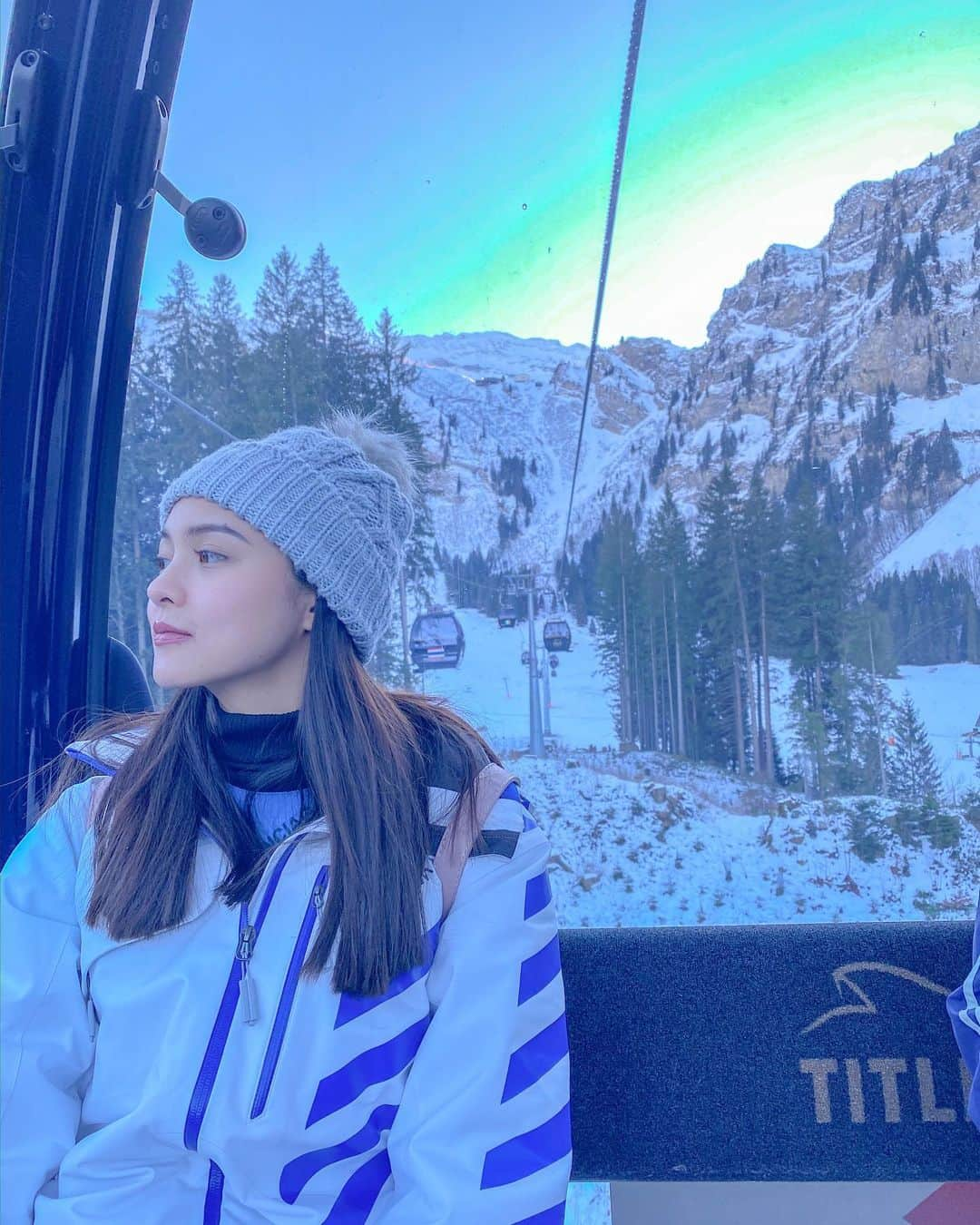 Kim Chiuさんのインスタグラム写真 - (Kim ChiuInstagram)「First time to try skiing!!!⛷❄️🎿🇨🇭. hirap at first but super fun!!!😁👍🏻 another ✅ on my #KIMadvenCHIUre list. New Vlog up later on my YT Channel tonight at 8pm ❤️. Feel free to subscribe 𝙺𝚒𝚖 𝙲𝚑𝚒𝚞 𝙿𝚑 👈🏻 or link in my bio ☝🏻 #CHIUrista」2月22日 12時55分 - chinitaprincess