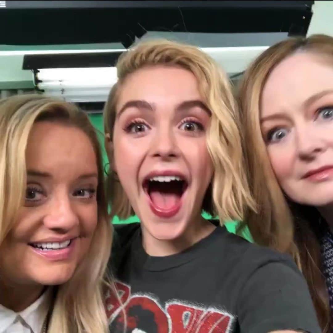 キーナン・シプカのインスタグラム：「That's a season wrap on LUCY DAVIS. She's my queen and my sunshine. And that's a season wrap on MIRANDA OTTO. She's an effortlessly elegant, badass force of nature.  I love them x 1000」