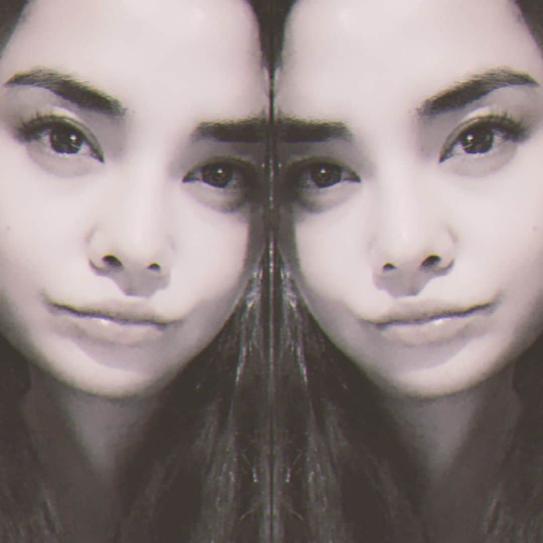 加賀美セイラのインスタグラム：「#What if I was a #twin #Happy #Friday #Weekend to you」