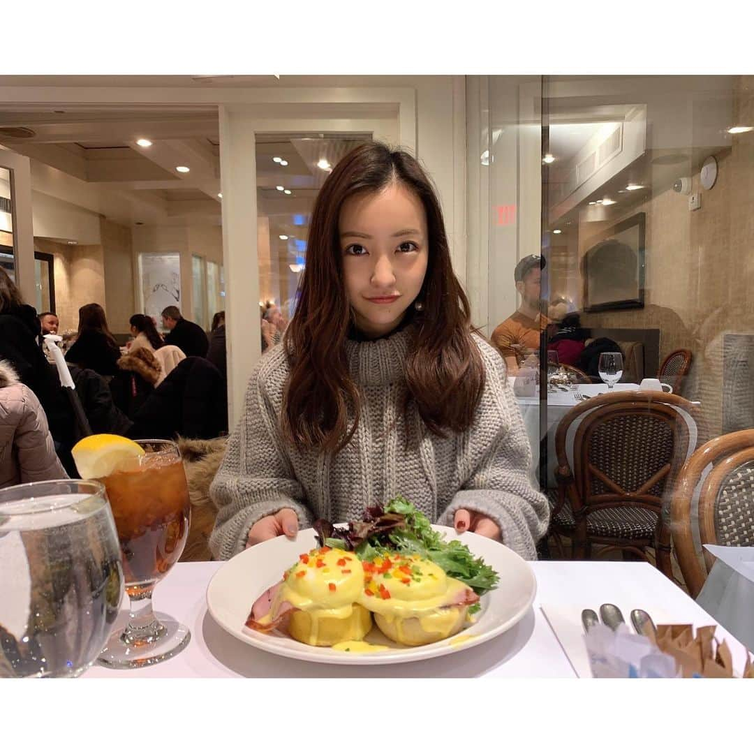 板野友美さんのインスタグラム写真 - (板野友美Instagram)「SARABETH'S🤍 日本にも何店舗かある NY発のレストランサラベスで朝食を🍽  @sarabethsnyc  #newyork  #ニューヨーク #サラベス」2月22日 13時10分 - tomo.i_0703