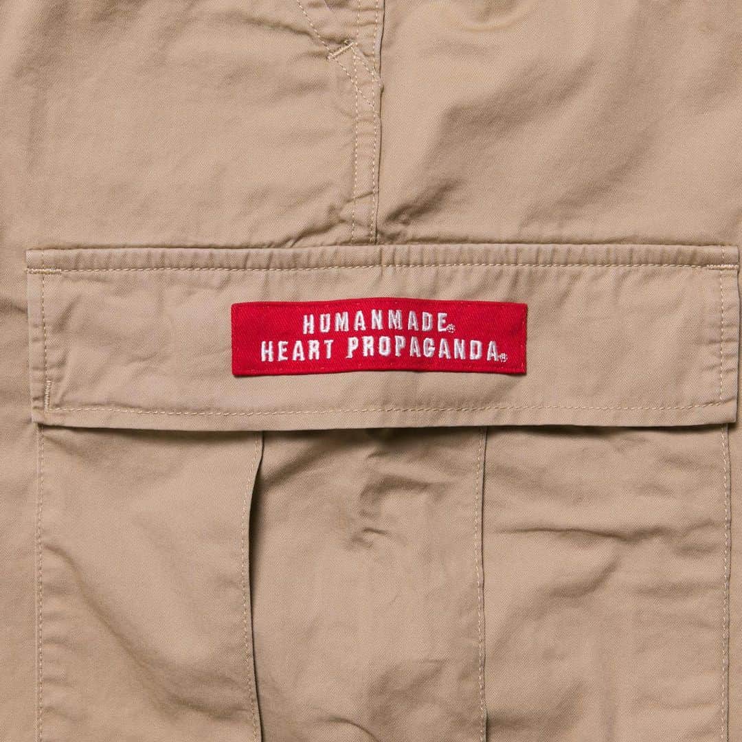 HUMAN MADEさんのインスタグラム写真 - (HUMAN MADEInstagram)「"CARGO PANTS" now available in store and online. www.humanmade.jp  コットンツイルのカーゴパンツです。左カーゴポケットにインシグニアワッペンを配し、ウエストや裾にはドローコードが施されています。 Cotton twill cargo pants with drawcord on the waist and hem.」2月22日 13時14分 - humanmade