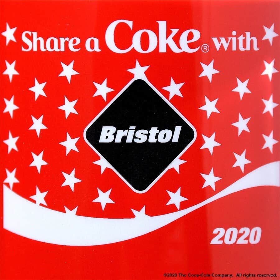 ソフさんのインスタグラム写真 - (ソフInstagram)「本日、2月22日（土）のF.C.Real Bristol 2020 S/Sコレクションスタート初日、多くの方のご来店誠にありがとうございます。 . 今回のコレクションでは、世界最大の清涼飲料メーカー コカ･コーラ様とのコラボレーションラインを展開。コレクションスタートのスペシャルノベルティとして、 ラベルを両者のアイコンでアレンジした「COCA-COLA | F.C.R.B. 2020 EDITION」をご用意。 . 2020 S/S SEASON NOVELTY "COCA-COLA | F.C.R.B. ORIGINAL EDITION" *SOPH.shopsでは、11,000円 (税込)以上ご購入のお客様に一点お配りしています。 *数に限りがございますので、何卒ご了承ください。 . 2020 S/S F.C.Real Bristol season novelty for customers purchasing over ¥11,000 (tax included),only one for one customer. Thank you for your understanding. . F.C.Real Bristolの今シーズンも是非ご期待ください。 引き続きスタッフ一同皆様のご来店を心よりお待ちしております。 . #FCRB #コカコーラ #cocacola #FCRBxCocaCola #SOPH_NOVELTY #0222_20SS_START @cocacola @cocacola_japan」2月22日 13時15分 - soph_co_ltd