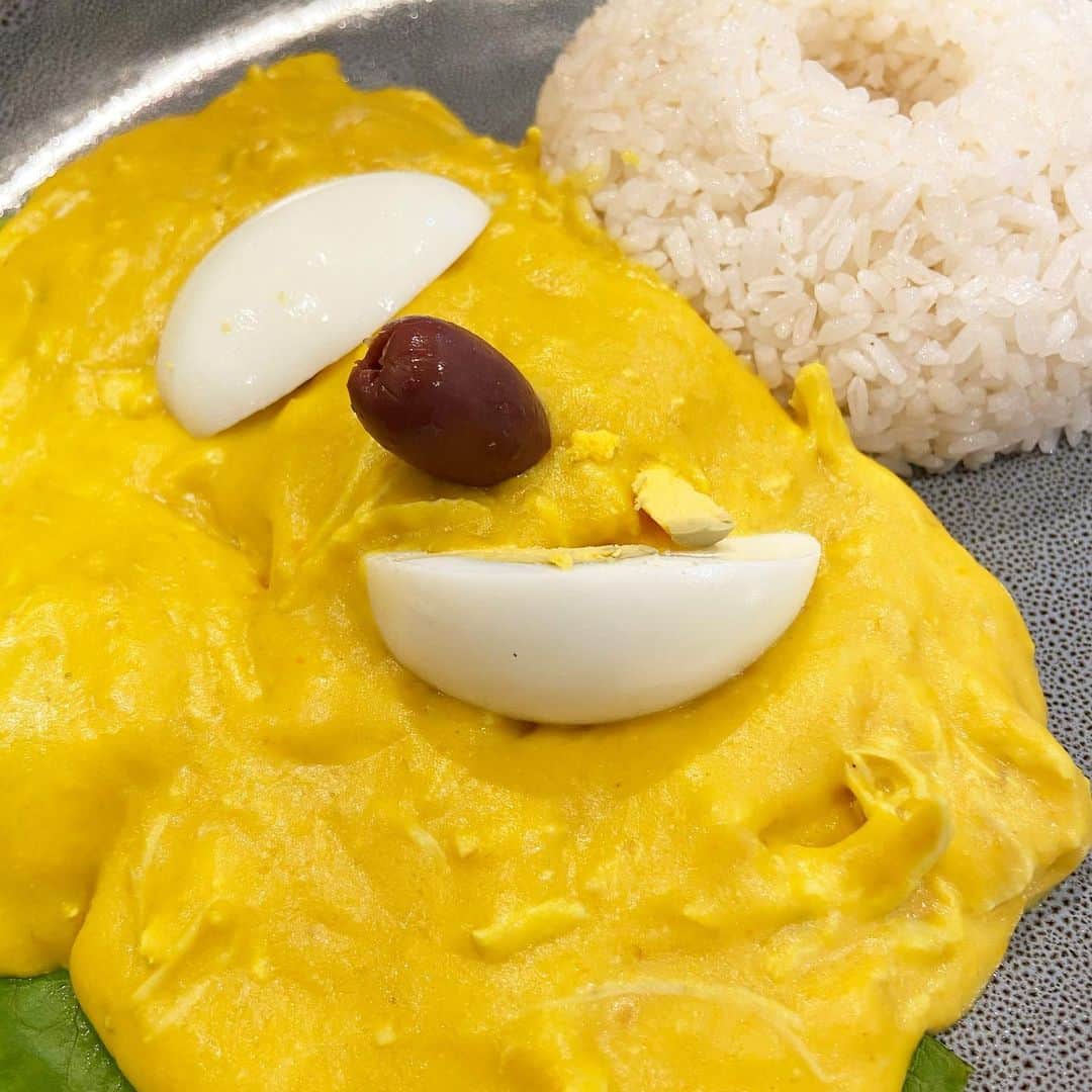 荒尾茉紀のインスタグラム：「仕事終わりで友達とランチ🎶今日はペルー料理に挑戦しました🇵🇪クリームシチューのようなものに卵がたっぷり入っているような…初めて食べる味でした😌シドニーにいると世界各国の料理が食べられるから楽しい😊❤️ #sydney #留学 #ペルー料理 #peru」