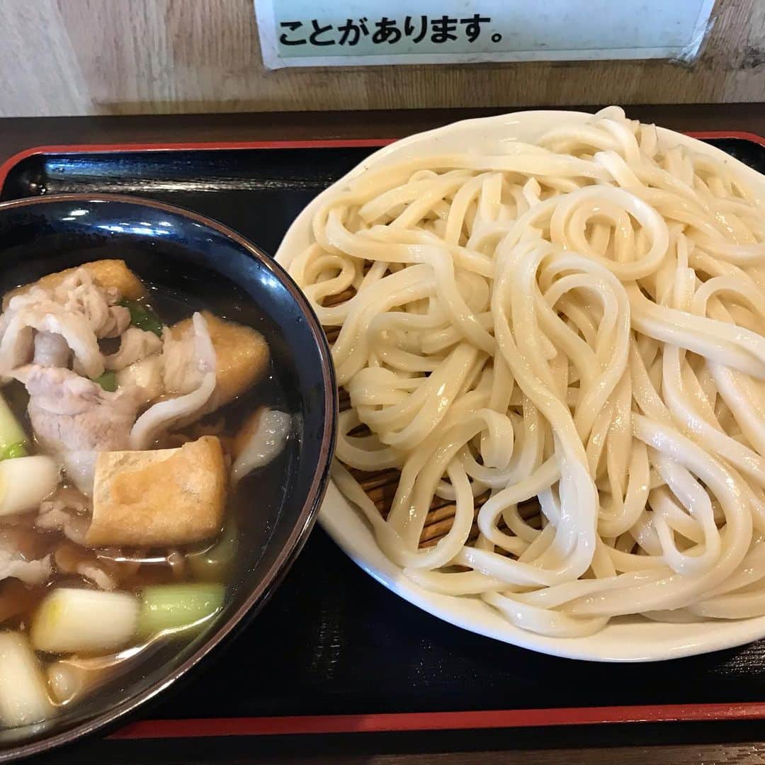 ハチミツ二郎さんのインスタグラム写真 - (ハチミツ二郎Instagram)「遠くまで食べに行ったうどん美味かった。 80人列んでたけど18分で入れました。 海老天(小)盛り合わせ 1皿350円。」2月22日 13時46分 - jirohachimitsu