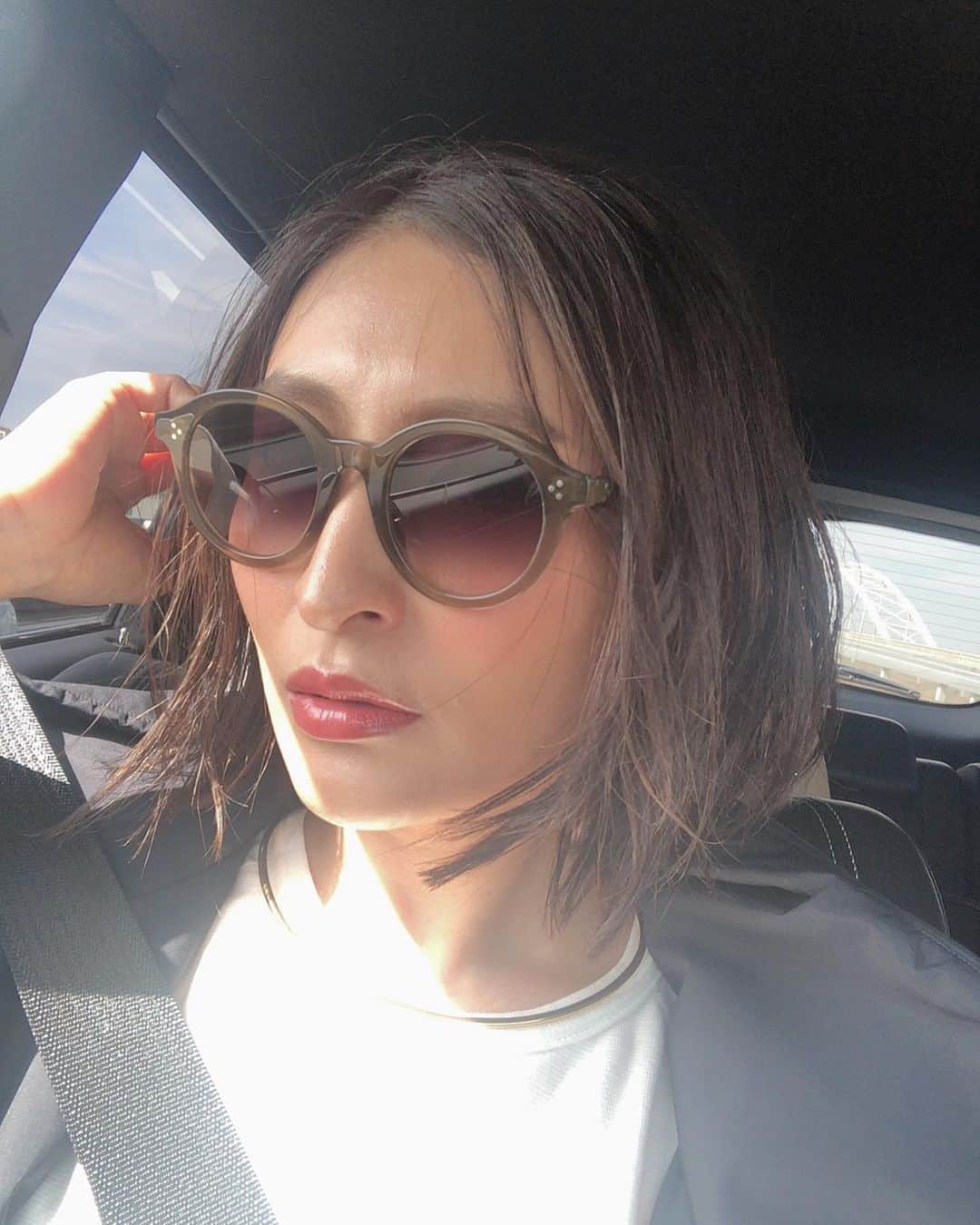 Ayaさんのインスタグラム写真 - (AyaInstagram)「hair cut ♡ @roraima.daikanyama . tops @un_number.official  denim @zara  shoes @pippichic_official」2月22日 13時50分 - aya_green1010