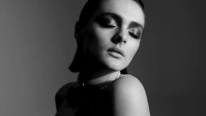 のインスタグラム：「@charlotteslawrence for @tingsmagazine」