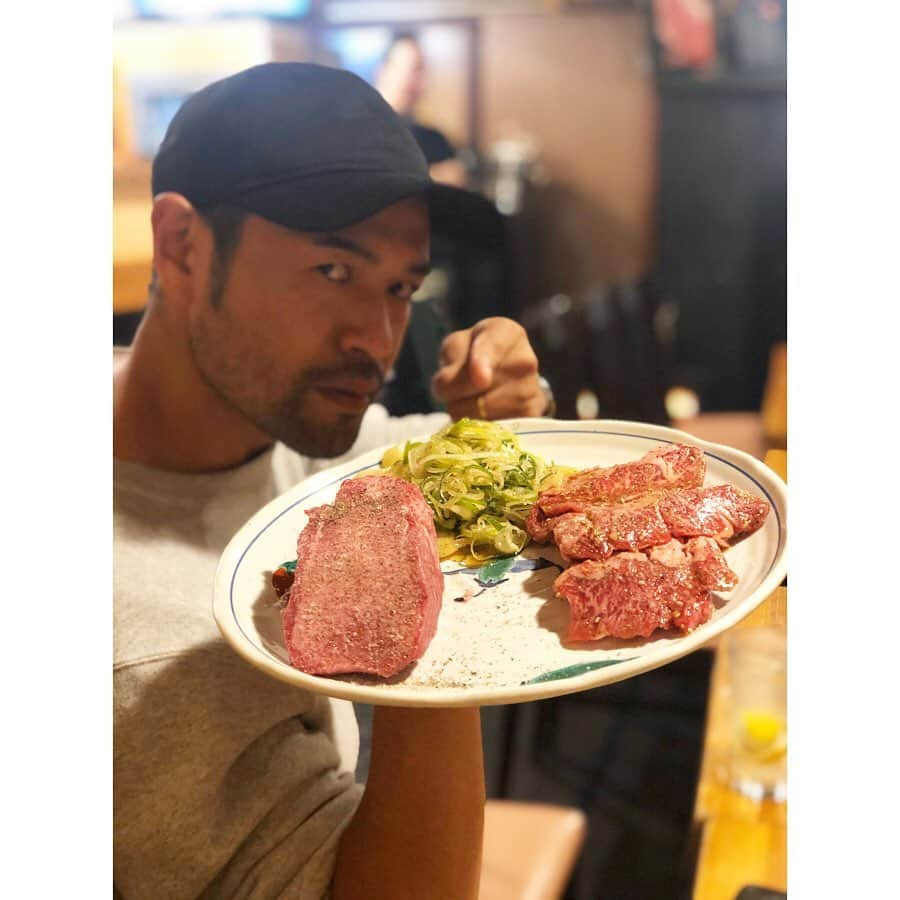 坪井ミサトさんのインスタグラム写真 - (坪井ミサトInstagram)「. . お兄様方と久々の焼肉会🥩😏 あ、あれ？なんだか見覚えが…！！⚾️ . 出てきた瞬間このボリュームに 絶句からの大興奮！！ 美味しすぎました😭💕 . 楽しい時間😆 お肉パワーチャージ💪🏻 また頑張れます✨ ご馳走さまでした🙇‍♀️ . . #肉会 #肉好き #あれ #見覚えある #焼肉仲間 #米沢屋 #肉女子 #パワーチャージ #焼肉 #野球 #野球仲間 #野球女子 #fitness #fitnessgirl #run #running #食べたいものを食べる」2月23日 0時45分 - misato1030