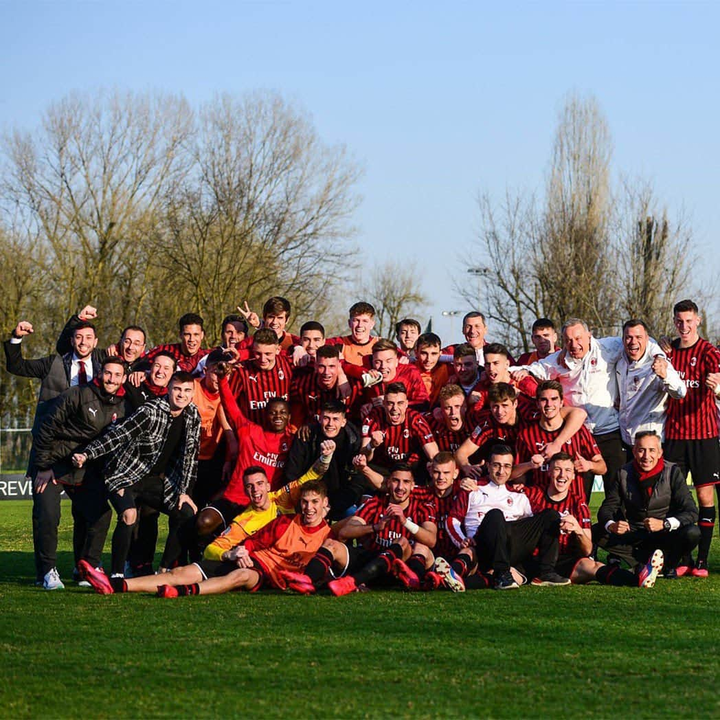 ACミランさんのインスタグラム写真 - (ACミランInstagram)「#Primavera1TIM: we are back! 👊🔴⚫️ #MilanPrimavera #SempreMilan」2月23日 0時46分 - acmilan