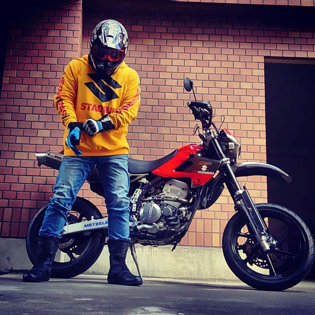 レイザーラモンRGさんのインスタグラム写真 - (レイザーラモンRGInstagram)「SUZUKIに乗る時はジャスティン・ビーバーのSUZUKIパーカーで！  #yoshimura #suzukimotorcycle #m250s #motorcycleofinstagram #bikestagram #bikelife #justinbieber」2月22日 23時36分 - rgrazorramon