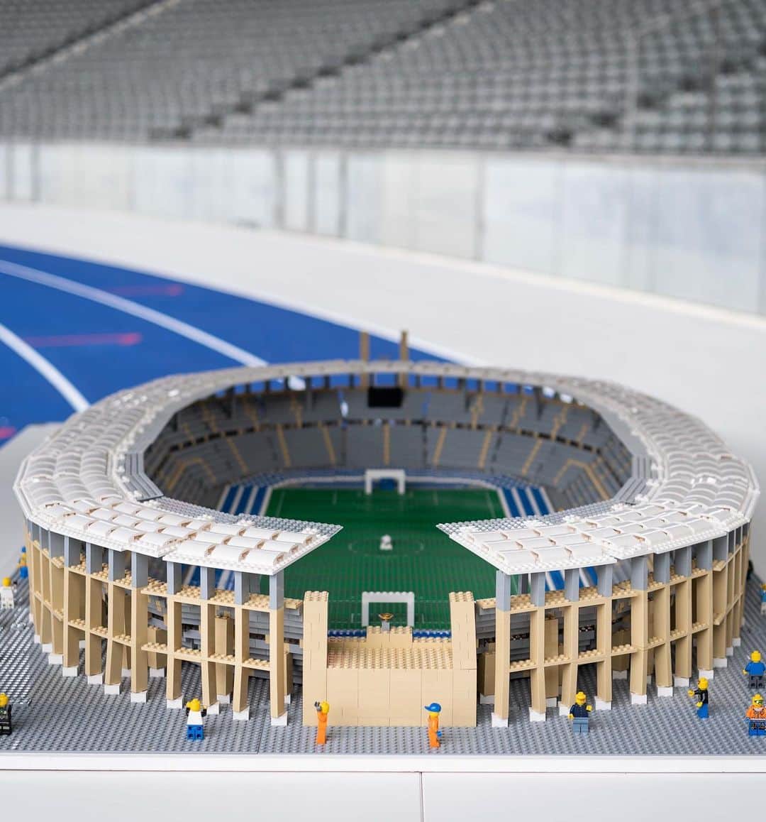 ヘルタ・ベルリンさんのインスタグラム写真 - (ヘルタ・ベルリンInstagram)「Das Lego-Stadion bleibt in Berlin! 😍🔵⚪️ . . #bundesliga #lego #stadion #5669steine #olympiastadion #berlin #bsckoe #hahohe #herthabsc」2月22日 23時42分 - herthabsc