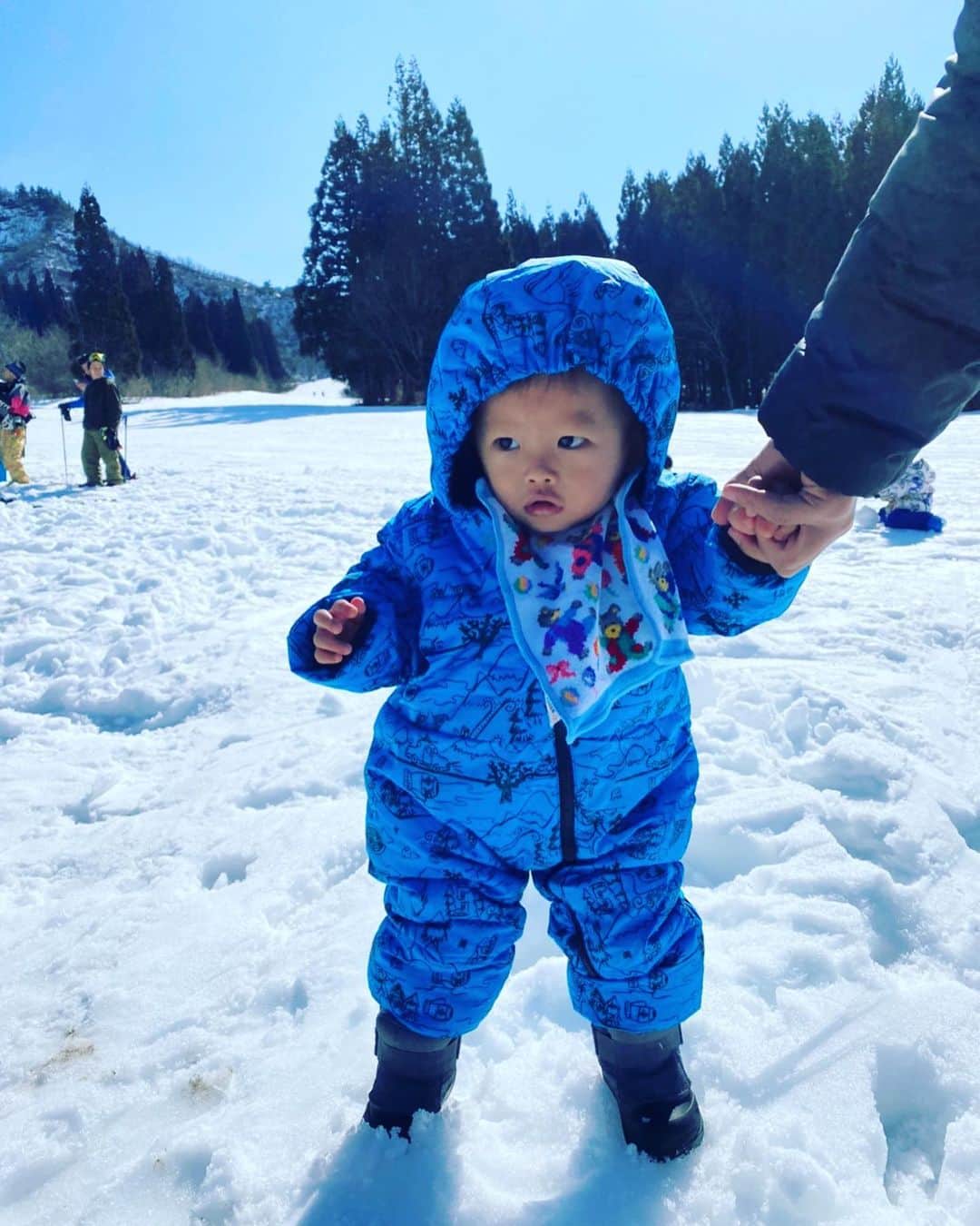 村主章枝さんのインスタグラム写真 - (村主章枝Instagram)「Kosei went to skiing with his big brother⛷ Do you go skiing this year? #nephews」2月22日 23時51分 - fumie.suguri
