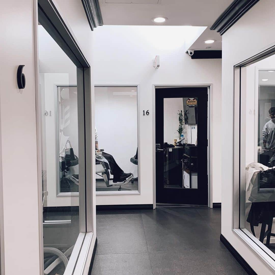 Yuta Misumiさんのインスタグラム写真 - (Yuta MisumiInstagram)「. 日本で言うところのシェアサロン✂︎ #losangeles#hairsalon#BeverlyHills」2月23日 0時03分 - yutamisumi