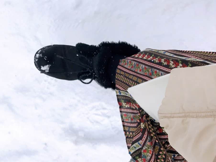 逢月あかりさんのインスタグラム写真 - (逢月あかりInstagram)「雪の北海道でしたが、UGGの防水ブーツが大活躍でしたー✨😆 . . ヒールがあるけど歩きやすくて、一応滑り止め？ついてて、雪がしみて来ないのでオススメです✨👢 . そしてもこもこであったかい☺️ . . . #北海道#札幌#冬#hokkaido #白い恋人パーク  #fashion #UGG」2月22日 23時59分 - akari.ouzuki