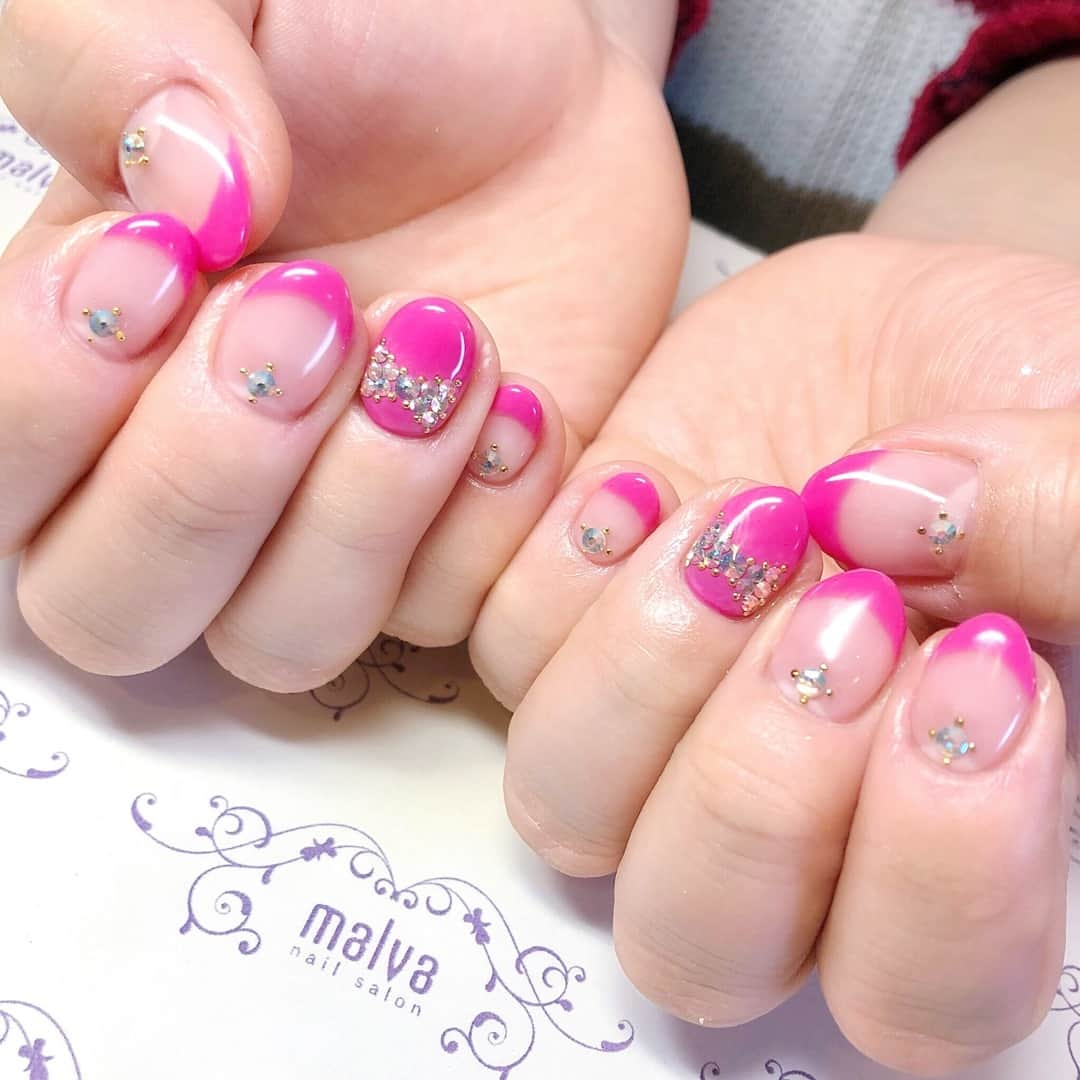 nailsalon malva（ネイルサロンマルヴァ）さんのインスタグラム写真 - (nailsalon malva（ネイルサロンマルヴァ）Instagram)「キャンペーン【フレンチスタイル022】❤︎⠀ ⠀ ビビットなピンクのフレンチにストーンでリボン🎀⠀ ⠀ ⠀ 𝐬𝐰𝐢𝐩𝐞で動画もご覧ください☺︎⠀ ⠀ ♥ 𝐧𝐚𝐢𝐥 𝐬𝐚𝐥𝐨𝐧 𝐦𝐚𝐥𝐯𝐚 ♥⠀ ⠀ ⠀ ご予約はLINEから⠀ LINE ID→《@malvaで検索🔍》⠀ ⠀ キャンペーンネイル・料金表は⠀ HPからご覧ください✯*･ :.｡⠀ ▶︎http://www.malvanail.com/sp/⠀ ⠀  #malva#nailsalonmalva#ネイル#nail#nailart#naildesign#nailstagram#beautysalonmalva#gel#ジェルネイル#ネイルデザイン#ネイル動画#ネイルサロン#ネイルチップ#ピンクネイル#malvaネイル#お洒落ネイル#ネイリスト募集#美甲#fashion#フレンチネイル#네일#젤네일#甲油#指甲#beauty#エニシーグローパック正規取扱店#エニシーグローパック#リアムール正規取扱店#エキスパートローション」2月22日 16時00分 - malva_nail