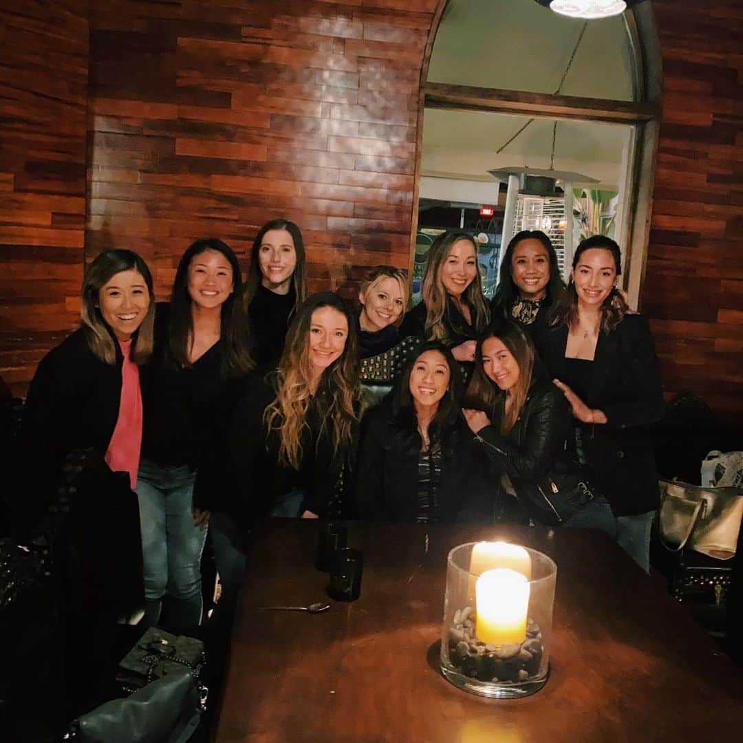 ジェシカ・カラランのインスタグラム：「obsessed with my new girl gang 💕 had a great time tonight with such a caring, loving, amazing group of women!!!! thankful to have gotten to know them over the past year. feeling so so loved ☺️」