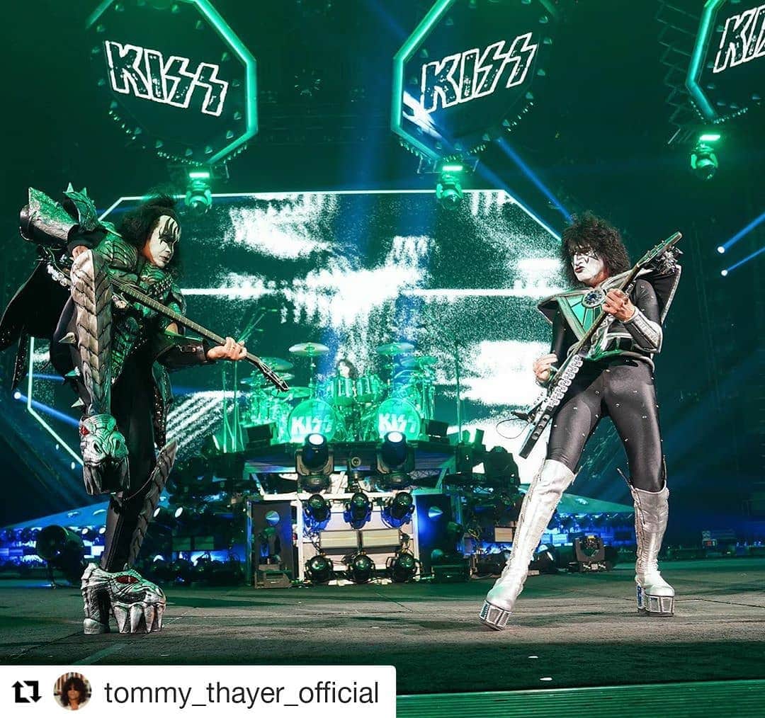 KISSさんのインスタグラム写真 - (KISSInstagram)「#Repost @tommy_thayer_official (@get_repost) ・・・ Sparring with @genesimmons #KISSendoftheroadtour」2月22日 16時08分 - kissonline