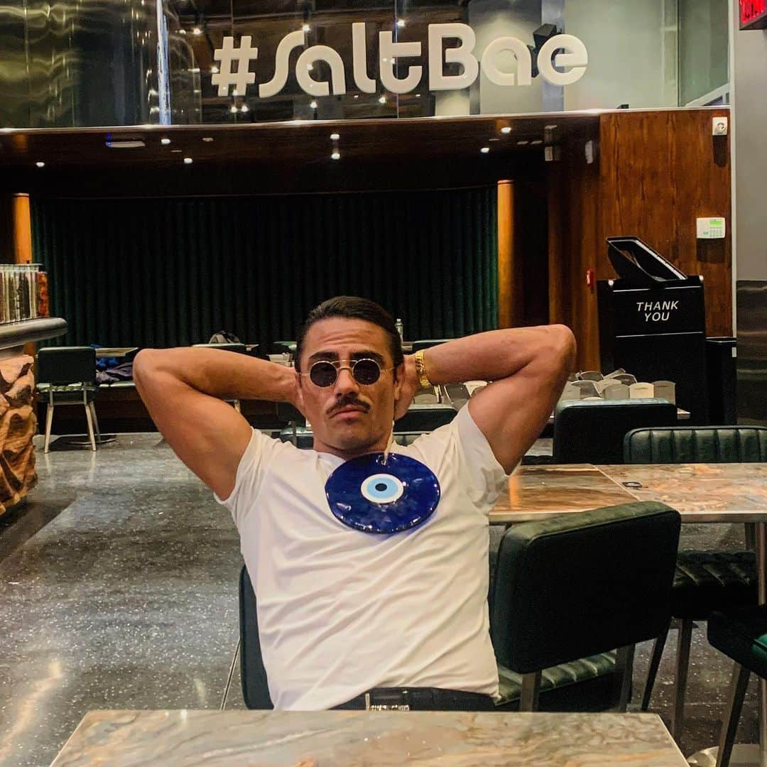 Saltbae（ヌスラット・ガネーシュ）さんのインスタグラム写真 - (Saltbae（ヌスラット・ガネーシュ）Instagram)「Say masallah #saltbae #saltlife #salt listener」2月22日 16時09分 - nusr_et