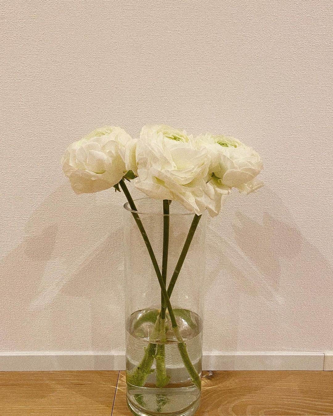 高橋愛さんのインスタグラム写真 - (高橋愛Instagram)「ふらっと入ったお花屋さんで。 ㅤㅤㅤㅤㅤㅤㅤㅤㅤㅤㅤㅤㅤ ㅤㅤㅤㅤㅤㅤㅤㅤㅤㅤㅤㅤㅤ ここのお花 めちゃくちゃ可愛かった♡ ㅤㅤㅤㅤㅤㅤㅤㅤㅤㅤㅤㅤㅤ #恵比寿にある #お花屋さん #お花のある暮らし  #happy #flower #life」2月22日 16時10分 - i_am_takahashi
